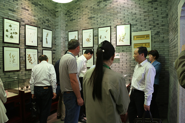 江蘇省藥學會姚新中理事長到天靈考察調研及開展交流合作(圖3)